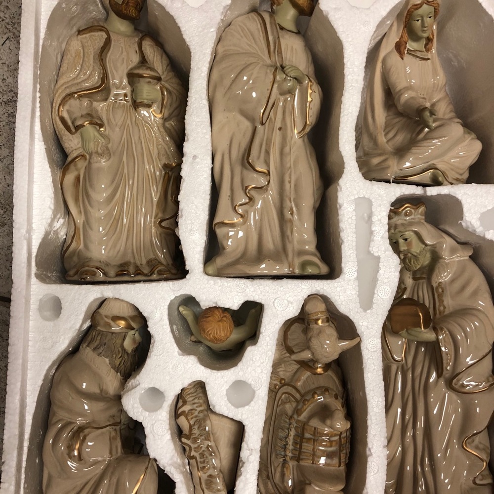 Nativity set - Picture 2 of 2